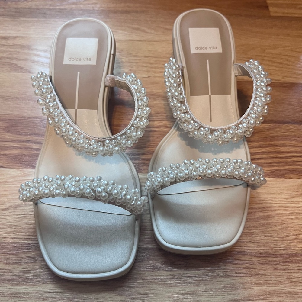 River Pearl Heels, never worn, just tried on. Color: vanilla pearls